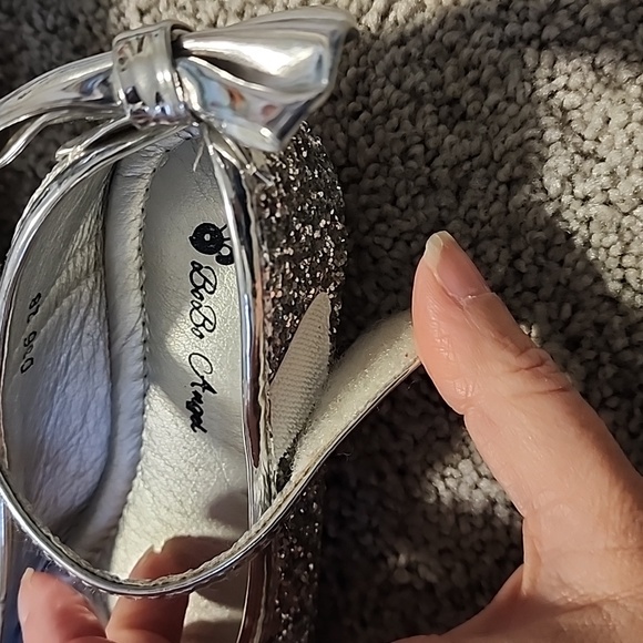 BoBo Angel silver shoes size 28 with velcro straps .. - Picture 6 of 7